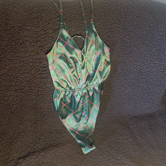 Dainty an sexy intimate wear! Tue in back with back open/see through! - Picture 2 of 8